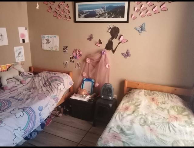 2 BEDROOM TOWNHOUSE FOR SALE IN CASTLEVIEW